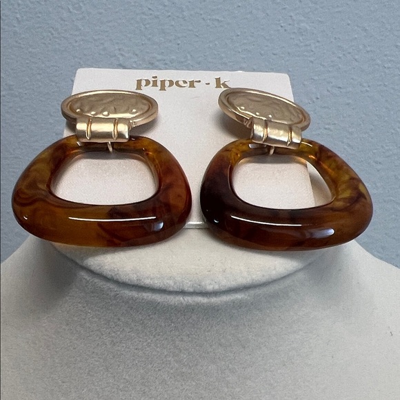 Piper K | Tortoiseshell Earrings - Picture 4 of 6